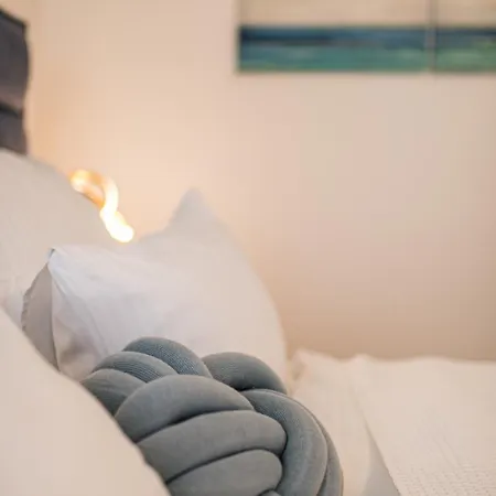 Alexandra Apartment *